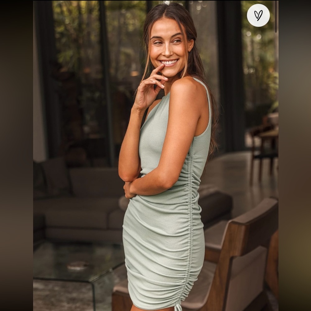 Dress - Picture 3 of 4
